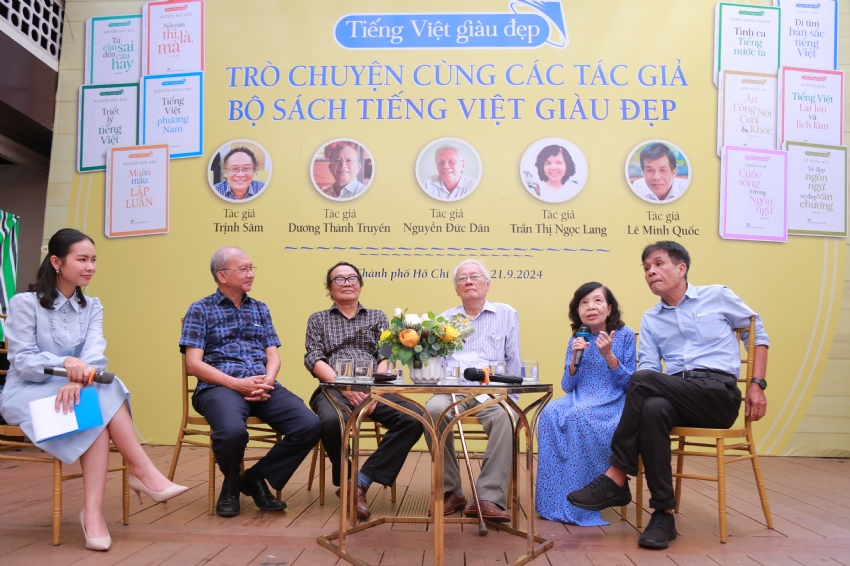 Chương trình Trò chuyện cùng các tác giả bộ sách “Tiếng Việt giàu đẹp” do NXB Trẻ tổ chức tại Đường sách Thành phố Hồ Chí Minh vào tháng 9-2024. Ảnh: Tư liệu