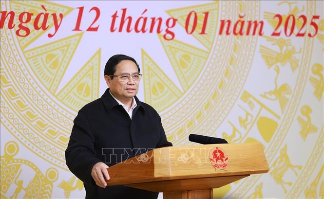 Thủ tướng chủ trì phiên họp thứ hai của Ban Chỉ đạo Trung ương triển khai xoá nhà tạm, nhà dột nát. Ảnh: TTX
