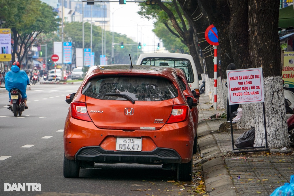 Những biển báo tự chế ở Đà Nẵng khiến các tài xế khó xử - 2