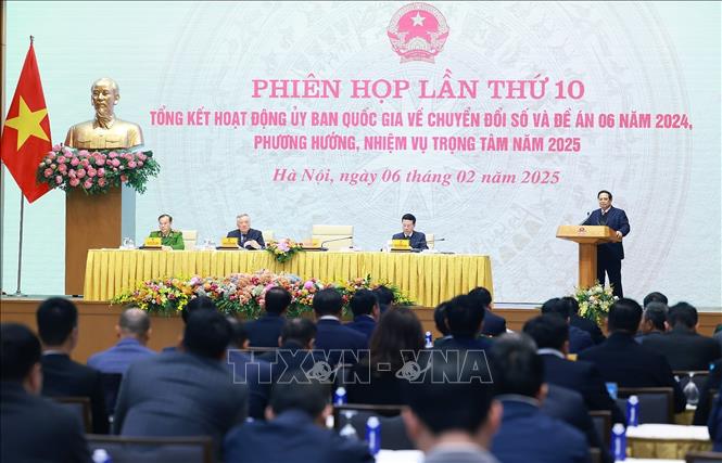 Thủ tướng Phạm Minh Chính khai mạc Phiên họp tổng kết hoạt động của Ủy ban Quốc gia về chuyển đổi số và Đề án 06. Ảnh: Dương Giang/TTXVN