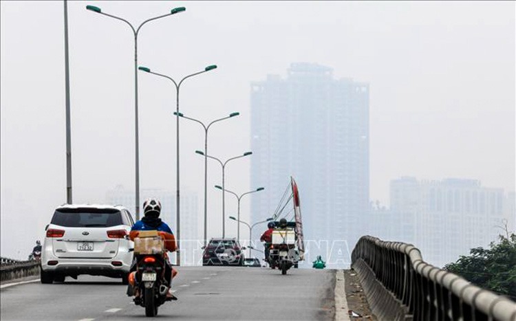 Hà Nội có mưa nhỏ vài nơi, sáng sớm có sương mù.