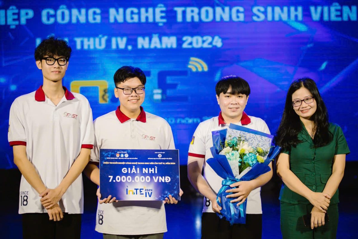 Nhóm sinh viên Trường Đại học Bách khoa, Đại học Đà Nẵng đoạt giải Nhì tại cuộc thi “Khởi nghiệp công nghệ trong sinh viên Đại học Đà Nẵng” với dự án “Bonne Santé - Hệ thống ứng dụng trí tuệ nhân tạo trong thăm khám bệnh từ xa”. Ảnh: PV