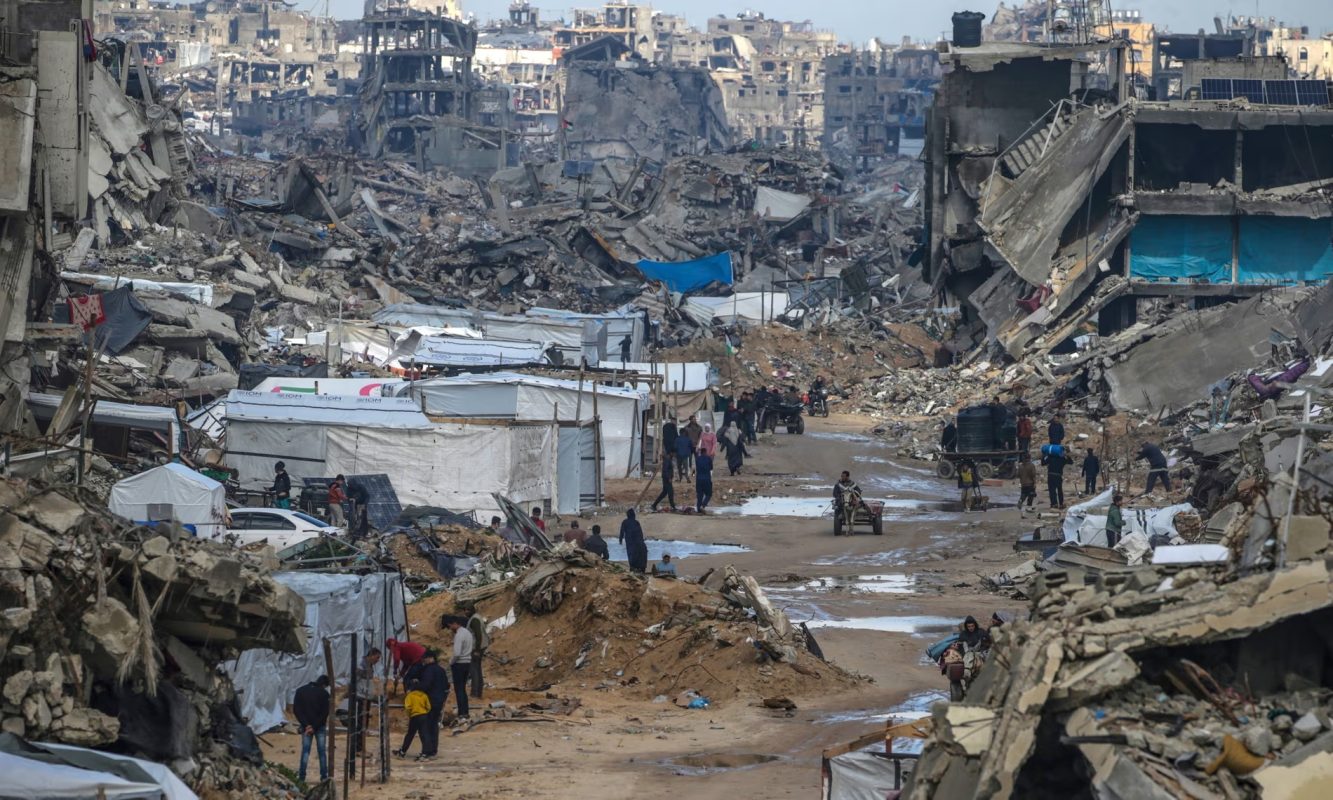 Những tòa nhà bị phá hủy ở Jabaliya, phía bắc dải Gaza. Ảnh: Mohammed Saber/EPA