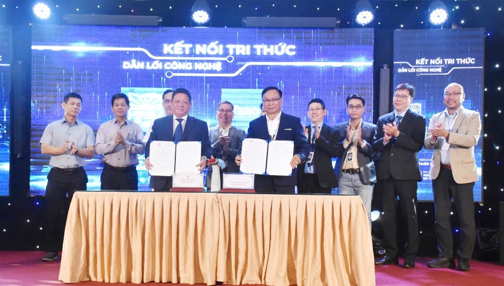 Trường Cao đẳng Phương Đông ký kết biên bản ghi nhớ hợp tác với Công ty CP Công nghệ Veron Group nhiều nội dung liên quan đến đào tạo chuyên sâu về AI.