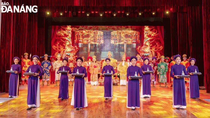 Chương trình “Áo Dài Show” (của VKSTAR). Ảnh: NGỌC HÀ