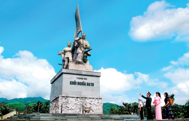 Tượng đài Di tích Quốc gia đặc biệt cuộc khởi nghĩa Ba Tơ, Quảng Ngãi. Ảnh: Tư liệu