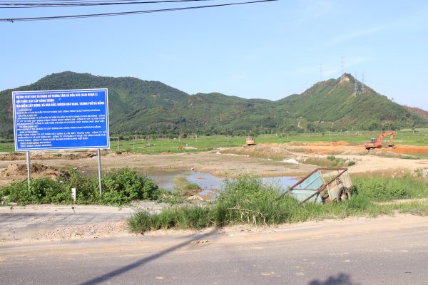Còn nhiều hộ giải tỏa ở xã Hòa Bắc (huyện Hòa Vang) chờ nhận đất tái định cư thực tế do  Khu tái định cư trung tâm xã Hòa Bắc giai đoạn 2 dự kiến hoàn thành cuối năm 2025.  Ảnh: HOÀNG HIỆP