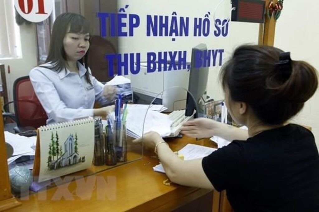 Bộ phận giải quyết hành chính thủ tục hành chính BHXH. Ảnh: TTXVN