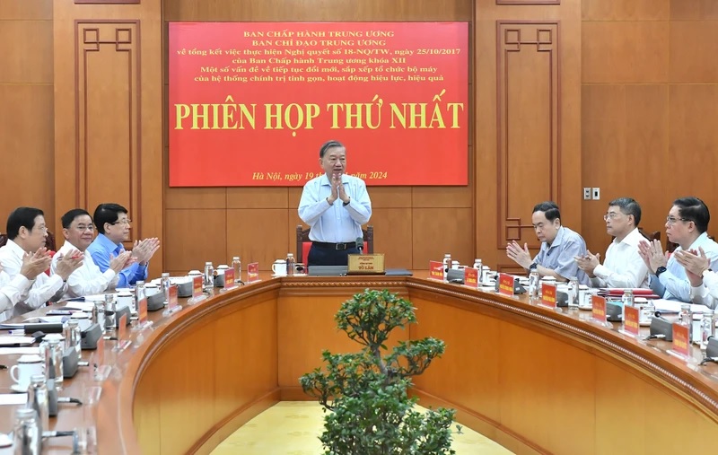 Tổng Bí thư Tô Lâm chủ trì Phiên họp thứ nhất Ban Chỉ đạo Trung ương về tiếp tục đổi mới, sắp xếp tổ chức bộ máy của hệ thống chính trị tinh gọn, hoạt động hiệu lực, hiệu quả. Ảnh: Báo Nhân dân
