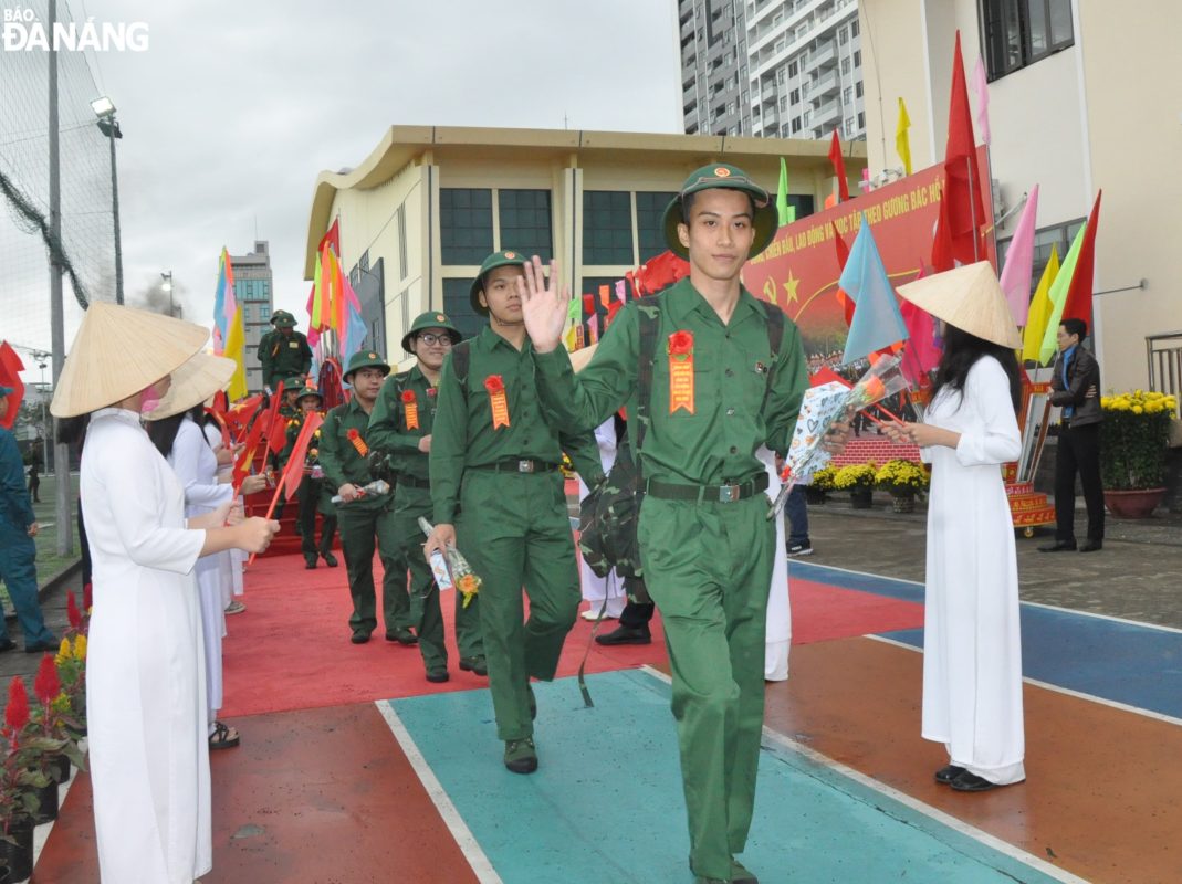 Thanh niên quận Sơn Trà lên đường nhập ngũ năm 2025. Ảnh: LÊ HÙNG