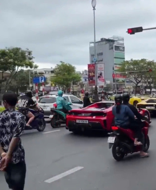 Thẩm mỹ viện nói gì khi đoàn siêu xe vượt đèn đỏ ở Đà Nẵng?- Ảnh 2. Thẩm mỹ viện nói gì khi đoàn siêu xe vượt đèn đỏ ở Đà Nẵng?- Ảnh 2.