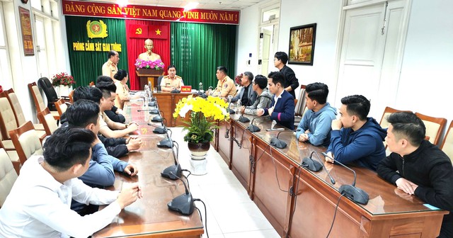 Vì sao đoàn siêu xe vượt đèn đỏ tại Đà Nẵng không bị phạt kịch khung?- Ảnh 1. Vì sao đoàn siêu xe vượt đèn đỏ tại Đà Nẵng không bị phạt kịch khung?- Ảnh 1.