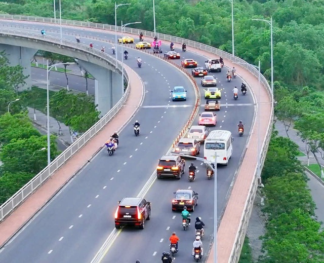 Thẩm mỹ viện nói gì khi đoàn siêu xe vượt đèn đỏ ở Đà Nẵng?- Ảnh 3. Thẩm mỹ viện nói gì khi đoàn siêu xe vượt đèn đỏ ở Đà Nẵng?- Ảnh 3.