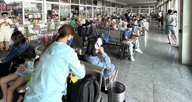 Đà Nẵng tăng chuyến bay, bổ sung xe khách dịp lễ 30/4 – 1/5, ngăn "chặt chém" giá vé- Ảnh 3. Đà Nẵng tăng chuyến bay, bổ sung xe khách dịp lễ 30/4 – 1/5, ngăn "chặt chém" giá vé- Ảnh 3.