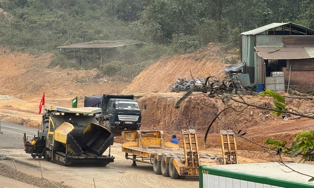 Công an vào cuộc xác minh ngọn đồi sát dự án cao tốc Tuý Loan – Hoà Liên bị khoét sâu- Ảnh 3. Công an vào cuộc xác minh ngọn đồi sát dự án cao tốc Tuý Loan – Hoà Liên bị khoét sâu- Ảnh 3.