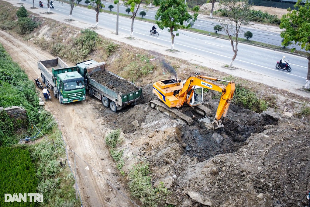 Núi bùn, đất nằm lộ thiên, uy hiếp công trình cầu ở Đà Nẵng - 2 Núi bùn, đất nằm lộ thiên, uy hiếp công trình cầu ở Đà Nẵng - 2