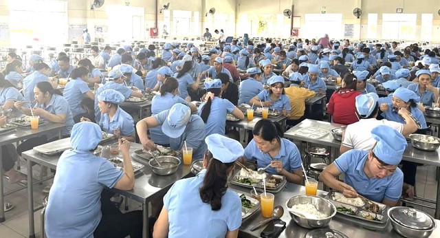 Thu nhập lãnh đạo Dệt may Hòa Thọ gấp gần 10 lần bình quân nhân viên- Ảnh 1. Thu nhập lãnh đạo Dệt may Hòa Thọ gấp gần 10 lần bình quân nhân viên- Ảnh 1.