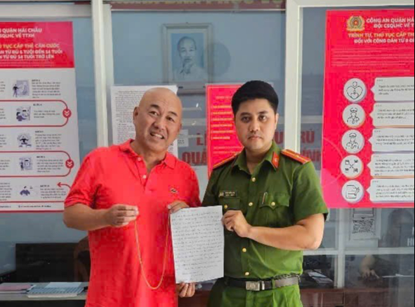 Du khách Mỹ mất dây chuyền ở tiệm massage, 3 tháng sau được trả lại- Ảnh 1. Du khách Mỹ mất dây chuyền ở tiệm massage, 3 tháng sau được trả lại- Ảnh 1.