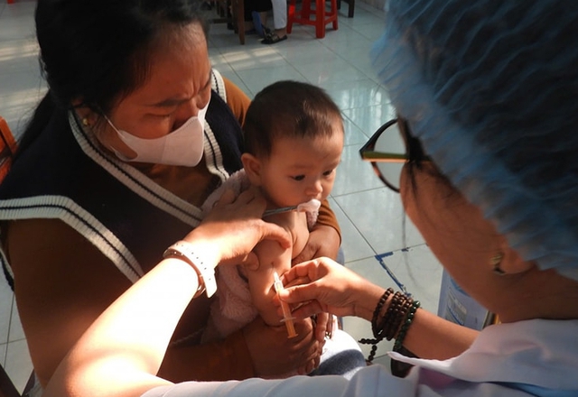 Đà Nẵng khẩn trương tiêm chủng sởi quy mô lớn, tăng miễn dịch cộng đồng trước mùa du lịch- Ảnh 1. Đà Nẵng khẩn trương tiêm chủng sởi quy mô lớn, tăng miễn dịch cộng đồng trước mùa du lịch- Ảnh 1.