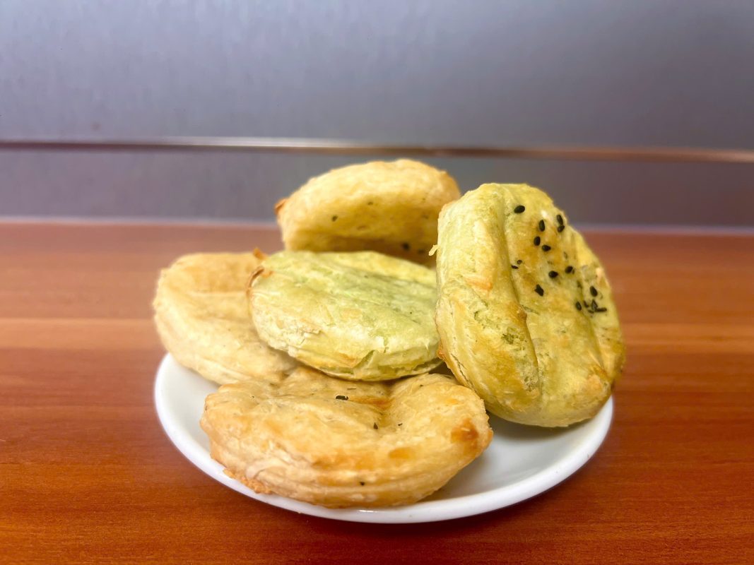 Món bánh sắn nướng cốt dừa tại Ngọc Quý Food (27/46 Lý Thái Tổ, phường Thạc Gián). Ảnh: VIỆT ÂN