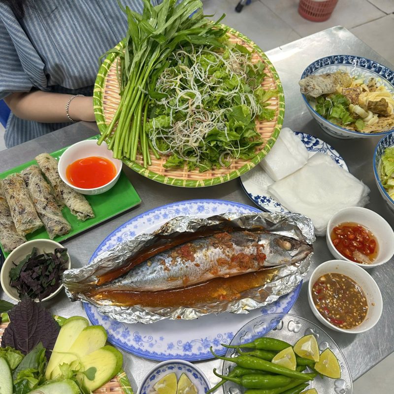 Món cá nục nướng giấy bạc tại quán ăn Nhất Uy. Ảnh: VIỆT ÂN