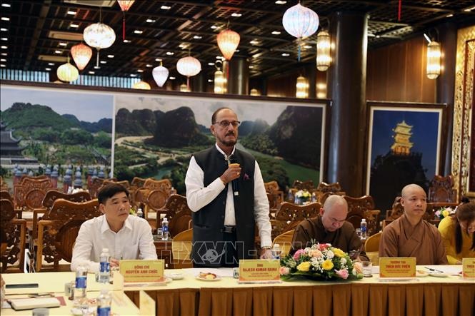 Ngài Rajesh Kumar Raina, Giám đốc điều hành Liên đoàn Phật giáo Quốc tế, phát biểu tại buổi làm việc.