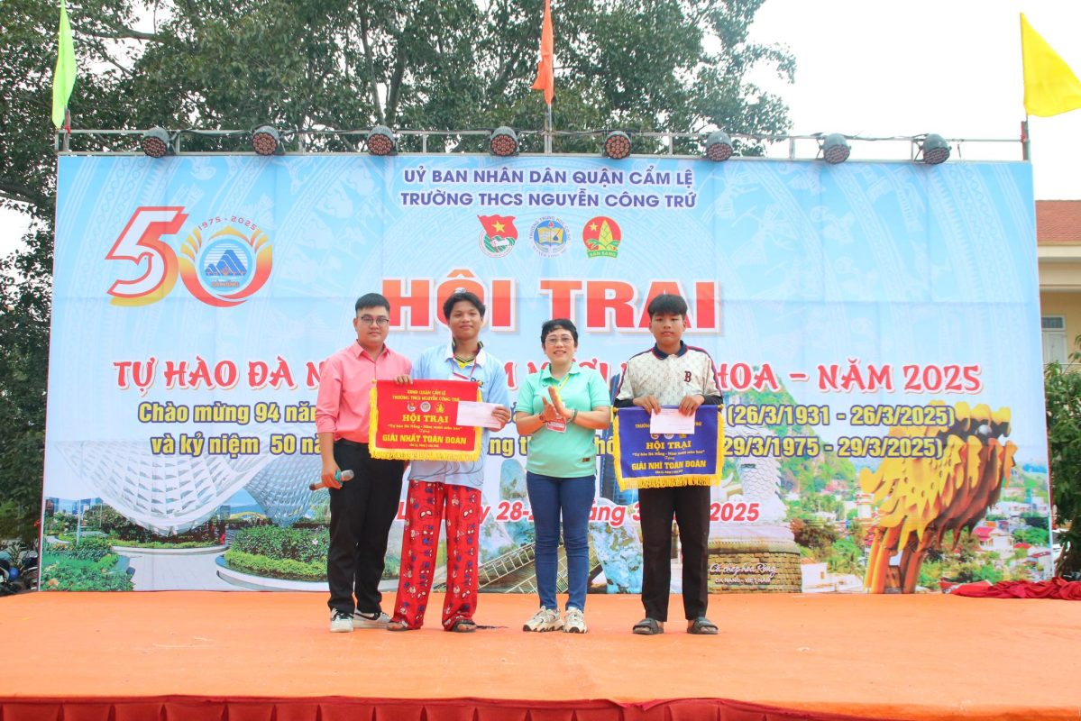 Trường THCS Nguyễn Công Trứ, quận Cẩm Lệ tổ chức hội trại “Tự hào Đà Nẵng - năm mươi mùa hoa” với nhiều hoạt động nổi bật. Ảnh: KHÁNH NGÂN
