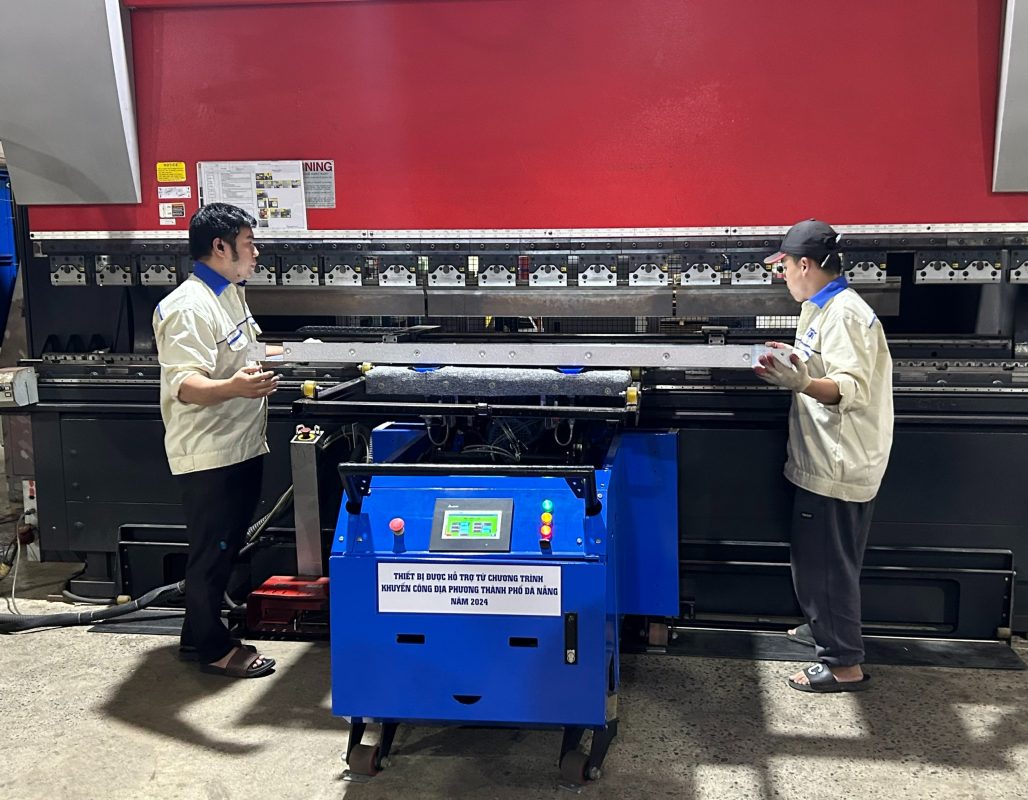 Các doanh nghiệp khoa học và công nghệ góp phần lan tỏa, ứng dụng khoa học công nghệ trong nhiều lĩnh vực đời sống.  Trong ảnh: Hoạt động sản xuất tại doanh nghiệp khoa học và công nghệ Công ty CP Điện Trường Giang (Liên Chiểu). Ảnh: M.QUẾ