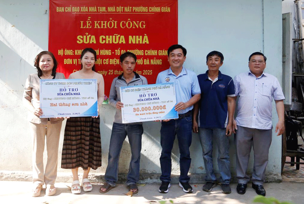 Phường Chính Gián (quận Thanh Khê) huy động các nguồn lực để hỗ trợ xóa nhà tạm, nhà dột nát tại địa phương. Ảnh: NHẬT HẠ
