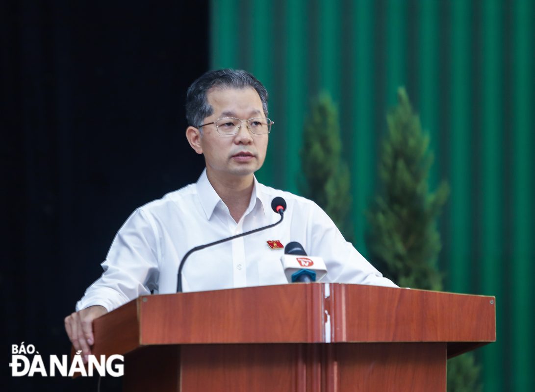 Bí thư Thành ủy phát biểu tiếp thu ý kiến. Ảnh: NGỌC PHÚ
