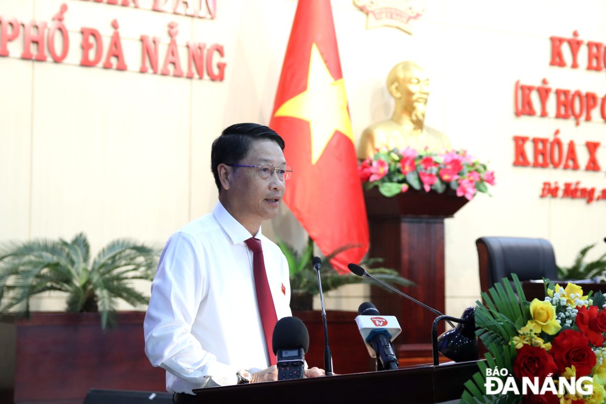 Chủ tịch HĐND thành phố Ngô Xuân Thắng khai mạc kỳ họp. Ảnh: T. HUY