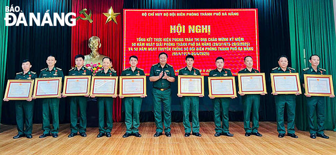 Khen thưởng cho các cá nhân cho thành tích trong các phong trào thi đua.