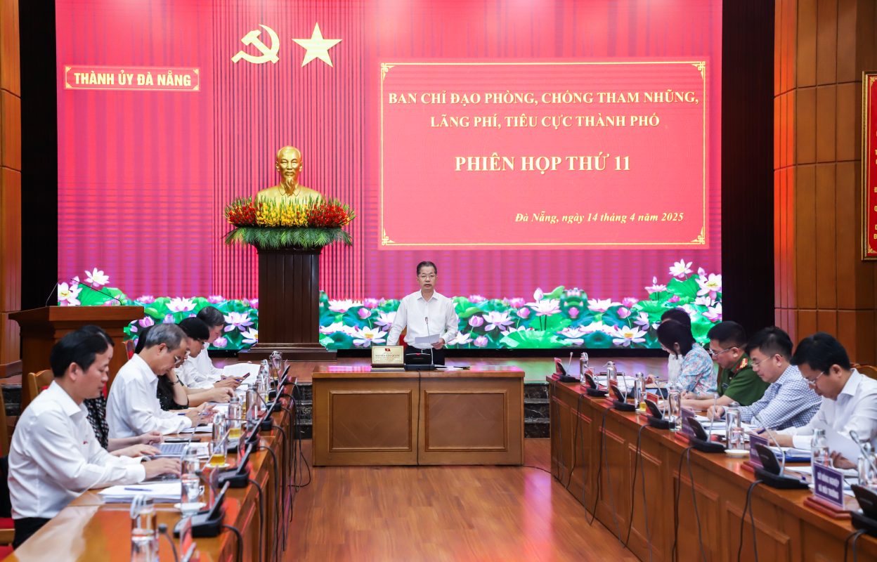 Ban Chỉ đạo phòng, chống tham nhũng, lãng phí, tiêu cực thành phố họp phiên thứ 11 cho ý kiến các nội dung thuộc thẩm quyền.	Ảnh: NGỌC PHÚ