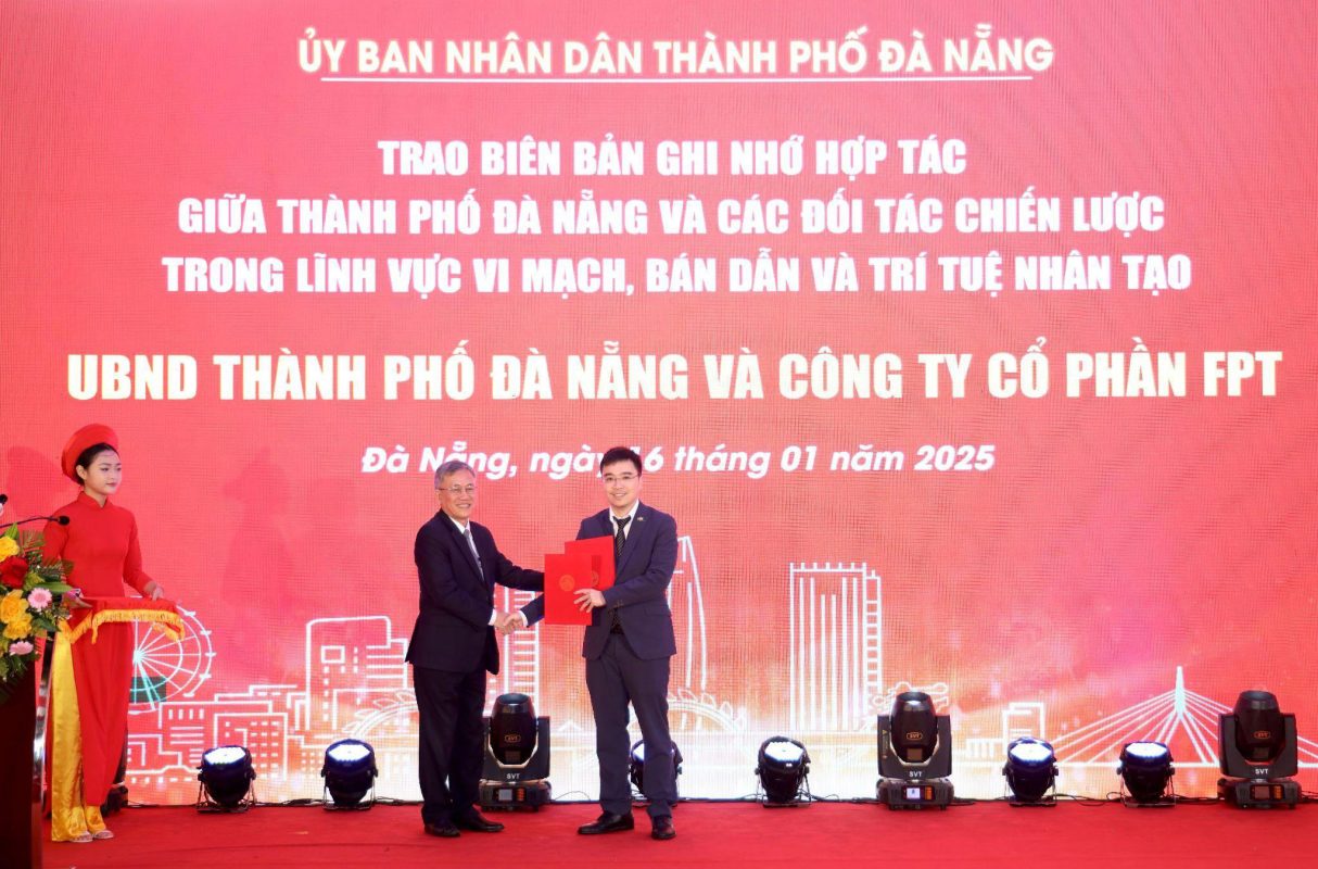 Đầu năm 2025, Tập đoàn FPT ký hợp tác với UBND thành phố Đà Nẵng. Ảnh: TRIỆU TÙNG