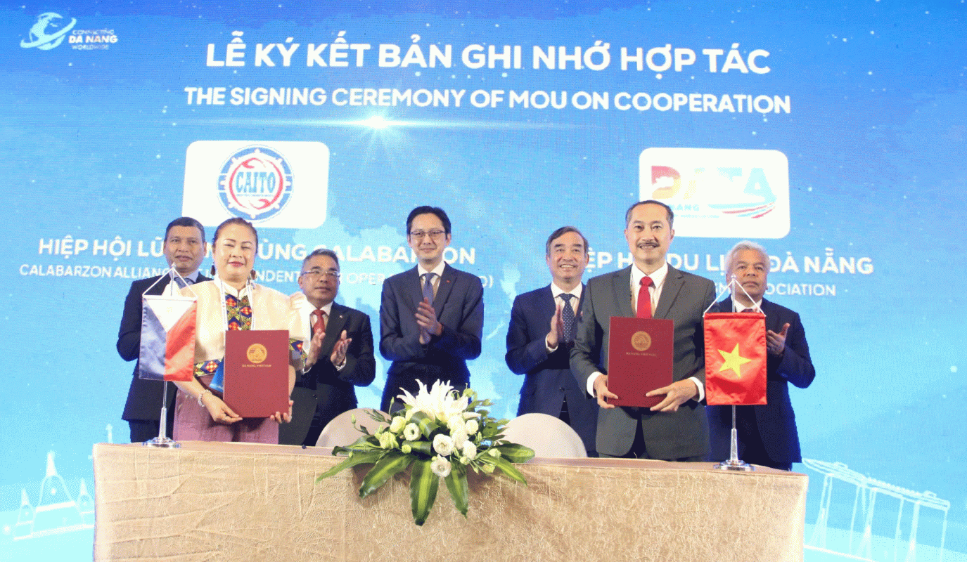 Hiệp hội Du lịch thành phố Đà Nẵng ký kết hợp tác với Philippines về xúc tiến hợp tác du lịch giữa các bên. Ảnh: THIÊN AN