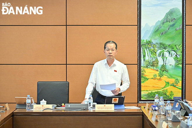 Bí thư Thành ủy Nguyễn Văn Quảng chủ trì thảo luận tổ. Ảnh: Vũ hưng