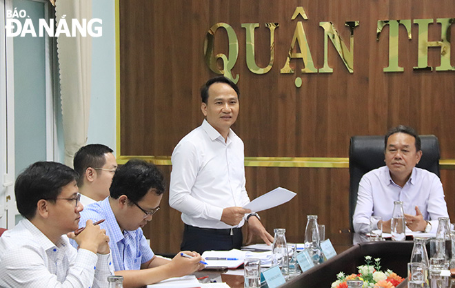 Phó Bí thư Thường trực Thành ủy Nguyễn Đình Vĩnh phát biểu tại buổi sinh hoạt chi bộ.  Ảnh: ĐẮC MẠNH