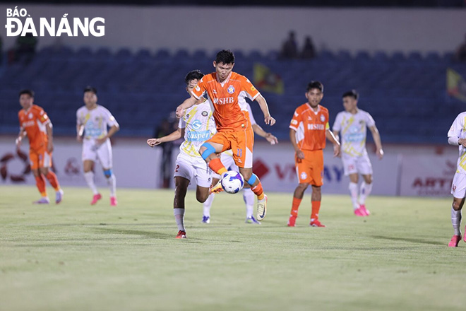SHB Đà Nẵng đá “chung kết ngược” với Quy Nhơn Bình Định ở vòng 22 V-League 2024-2025. Ảnh: PHI NÔNG