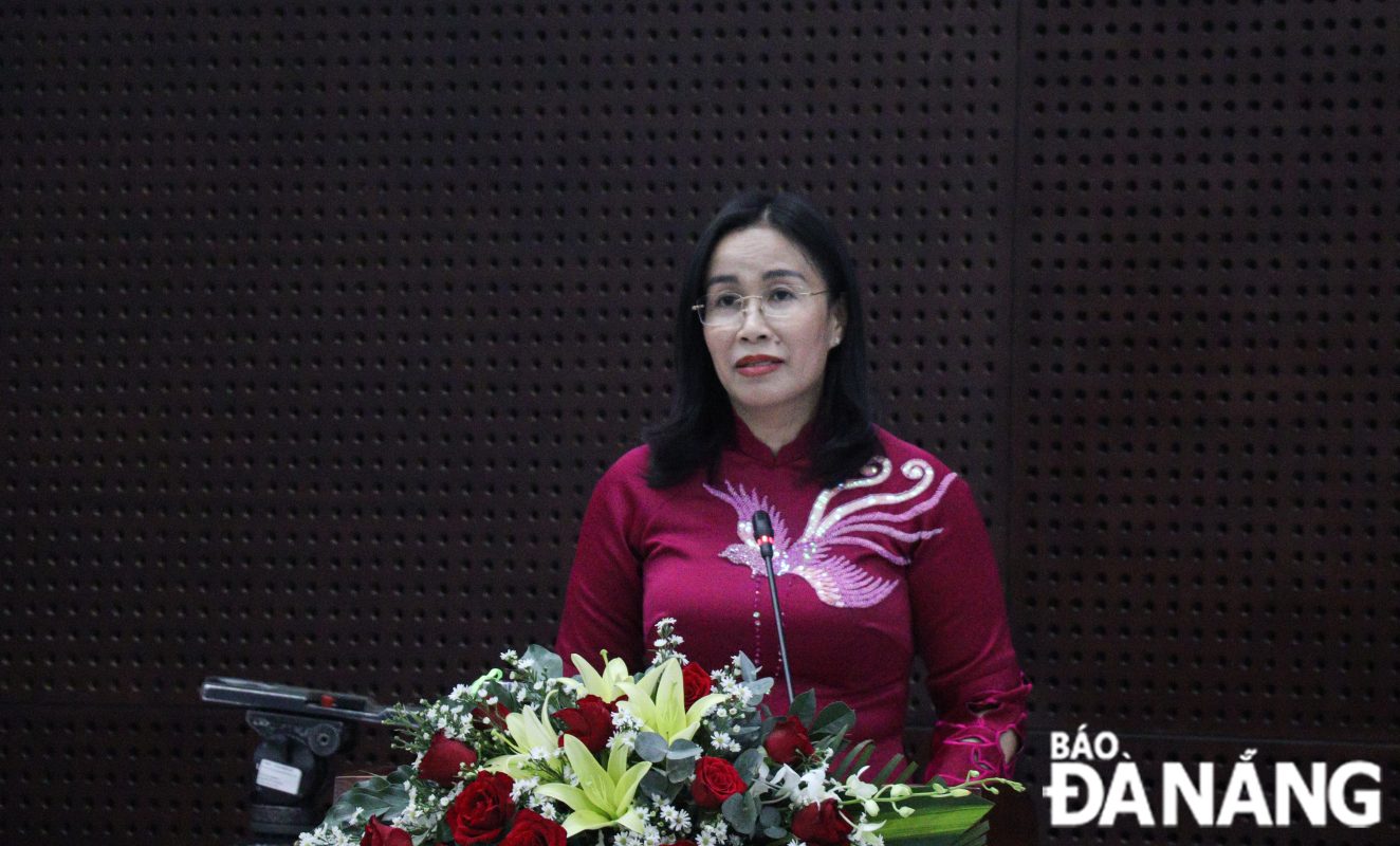 Phó Chủ tịch UBND thành phố Nguyễn Thị Anh Thi phát biểu tại lễ trao thưởng. Ảnh: TRẦN TRÚC