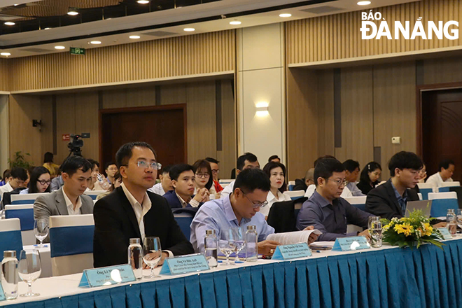 Trung tâm Hỗ trợ khởi nghiệp đổi mới sáng tạo Đà Nẵng tổ chức hội nghị giới thiệu, phổ biến và hướng dẫn các quy định, thủ tục của 4 chính sách đặc thù về khoa học công nghệ và đổi mới sáng tạo được HĐND thành phố ban hành. Ảnh: TRẦN TRÚC