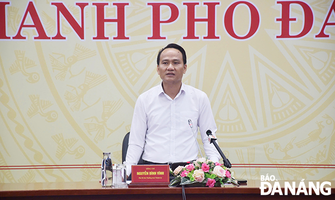 Phó Bí thư Thường trực Thành ủy Nguyễn Đình Vĩnh kết luận buổi làm việc.  Ảnh: THU HÀ
