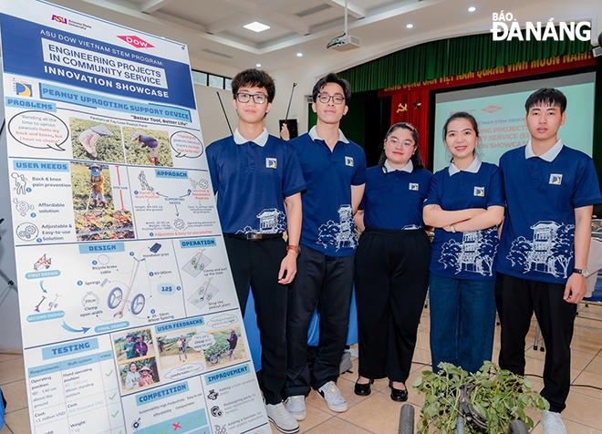 Nhóm sinh viên Trường Đại học Bách khoa (Đại học Đà Nẵng) đoạt giải nhất cuộc thi “Dự án Kỹ thuật phục vụ cộng đồng” toàn quốc năm 2025.   Ảnh: QUANG MINH