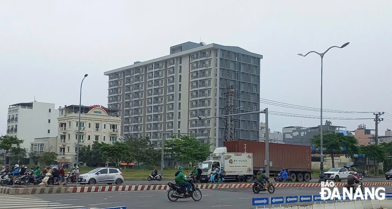 Chung cư nhà ở xã hội dành cho người có công cách mạng tại đường Vũ Mộng Nguyên, phường Khuê Mỹ, quận Ngũ Hành Sơn có quy mô cao 12 tầng. Ảnh; GIA PHÚC
