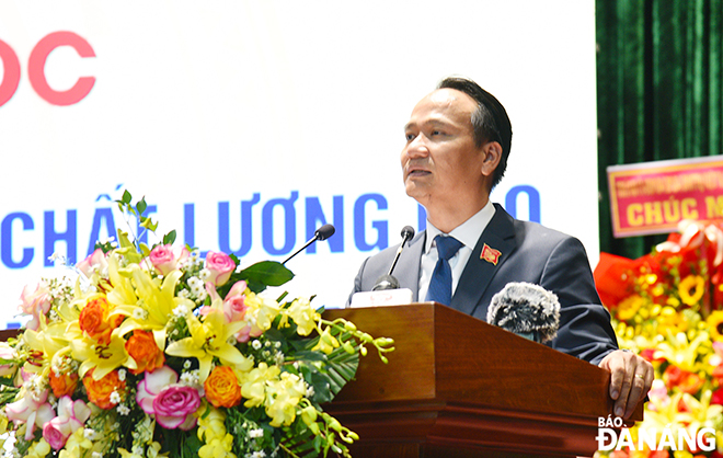 Phó Bí thư Thường trực Thành ủy Nguyễn Đình Vĩnh phát biểu bế mạc tọa đàm. Ảnh: T.P