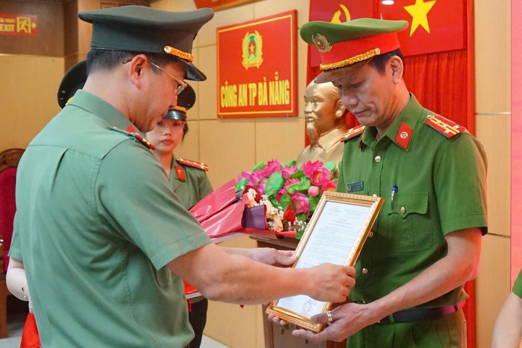 Thêm 3 lãnh đạo Công an thành phố Đà Nẵng nghỉ hưu trước tuổi - 1 Thêm 3 lãnh đạo Công an thành phố Đà Nẵng nghỉ hưu trước tuổi - 1