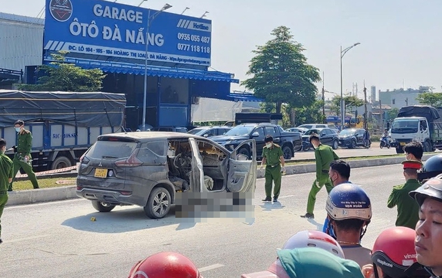 Đà Nẵng: 2 người tử vong trong ô tô cháy giữa phố, nghi án từ mâu thuẫn tình cảm- Ảnh 1. Đà Nẵng: 2 người tử vong trong ô tô cháy giữa phố, nghi án từ mâu thuẫn tình cảm- Ảnh 1.