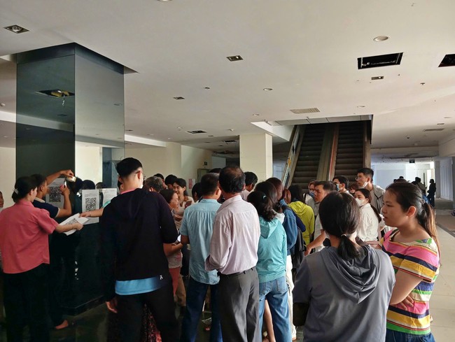 Người dân ùn ùn xếp hàng mua nhà ở xã hội ngay trung tâm Đà Nẵng- Ảnh 4. Người dân ùn ùn xếp hàng mua nhà ở xã hội ngay trung tâm Đà Nẵng- Ảnh 4.