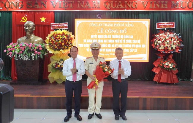 Công bố nhân sự Công an Đà Nẵng sau sáp nhập- Ảnh 1. Công bố nhân sự Công an Đà Nẵng sau sáp nhập- Ảnh 1.