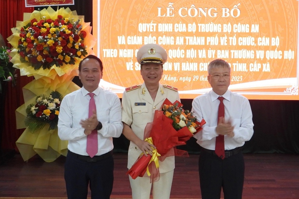 Thiếu tướng Nguyễn Hữu Hợp làm Giám đốc Công an thành phố Đà Nẵng - 1 Thiếu tướng Nguyễn Hữu Hợp làm Giám đốc Công an thành phố Đà Nẵng - 1