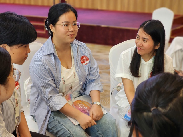 Một ngày người trẻ xin "được phép mệt, được khóc" nhưng để... bình thản- Ảnh 2. Một ngày người trẻ xin "được phép mệt, được khóc" nhưng để... bình thản- Ảnh 2.